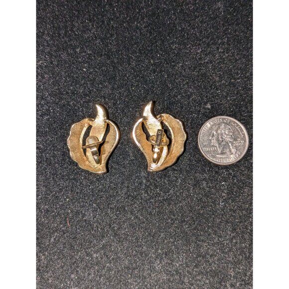 Vintage Crown Trifari Gold-Tone Clip-On Earrings - Picture 2 of 4